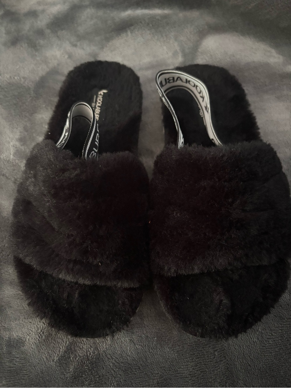 Koolaburra Kids Black Fuzzy Slide Sandals with Cream Sole - Picture 3 of 6